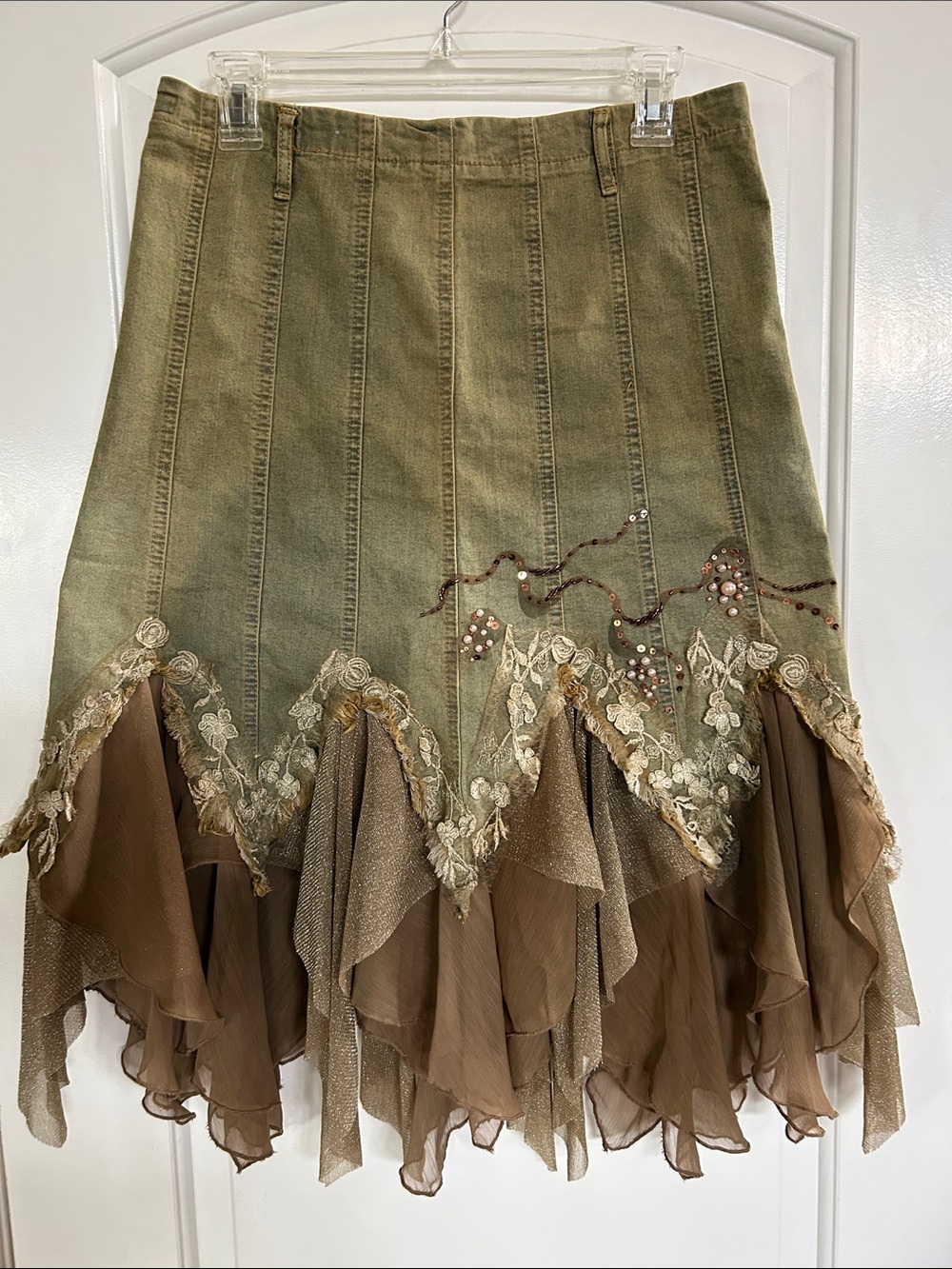 Women's Olive Green High-Low Layered Ruffle Skirt with Lace Trim - Picture 3 of 10